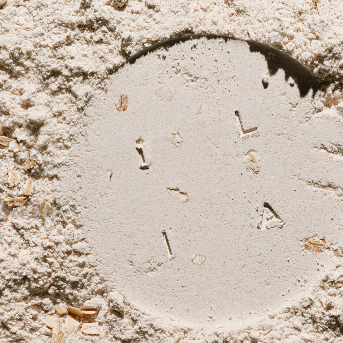 The word ILIA stamped into the Colloidal oat ingredient in Barrier Build.