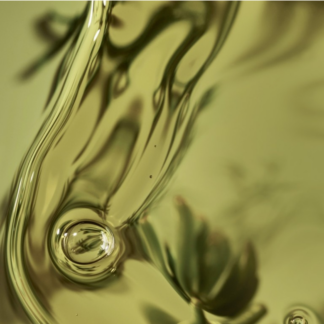 Clear, green liquid with movement to display the Sea Fennel ingredient in Bright Start Eye Cream.